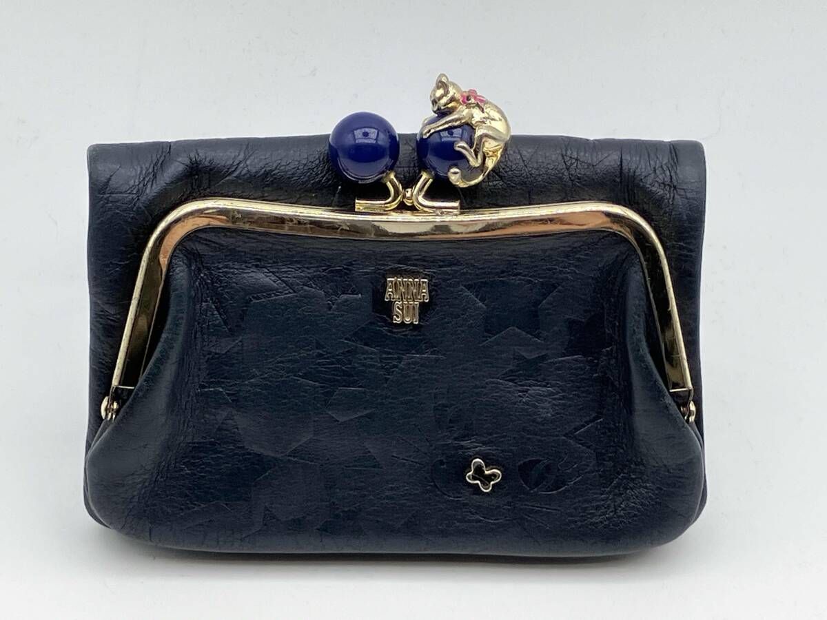 ANNA SUI ネイビー がま口財布 ANNA SUI／二つ折り財布／ネコ／がま口／ネイビー - メルカリ