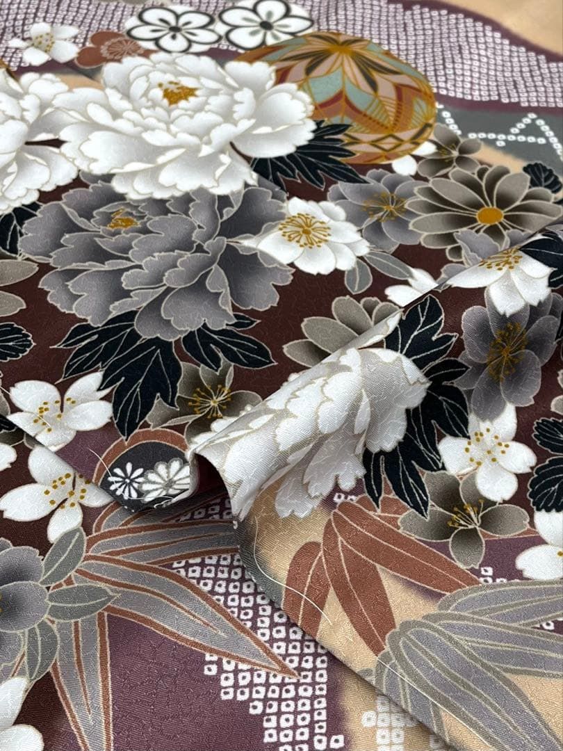 ポリエステル 振袖 四季の花々 鹿の子 紋意匠 ぼかし八掛 躾糸付き