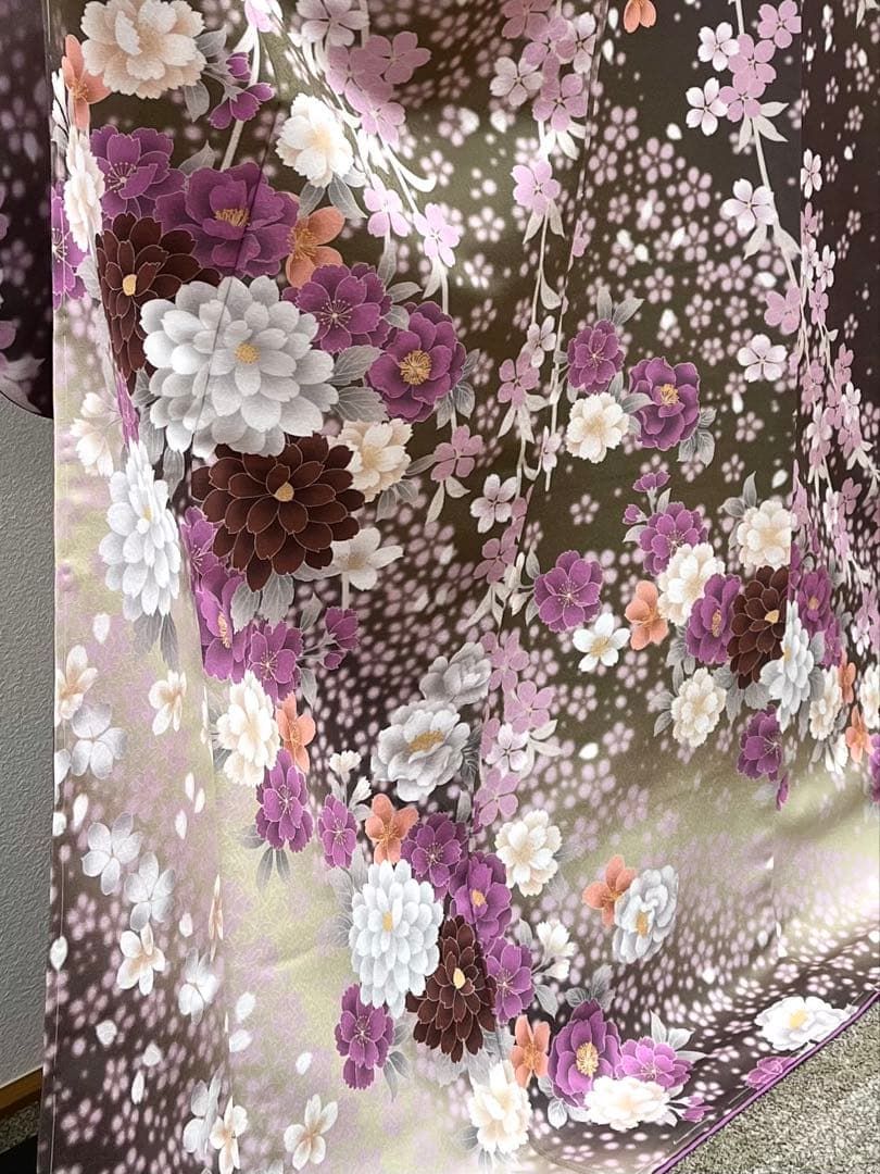 ポリエステル 振袖 花尽くし 紋意匠 ぼかし八掛 躾糸付き FU054 - メルカリ