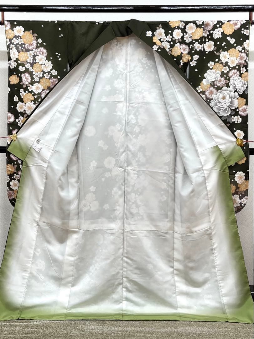 ポリエステル 振袖 牡丹 紋意匠 ぼかし八掛 躾糸付き FU053 - メルカリ