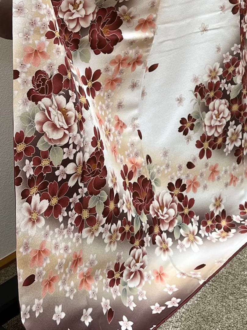 ポリエステル 振袖 牡丹 紋意匠 ぼかし八掛 躾糸付き FU052 - メルカリ