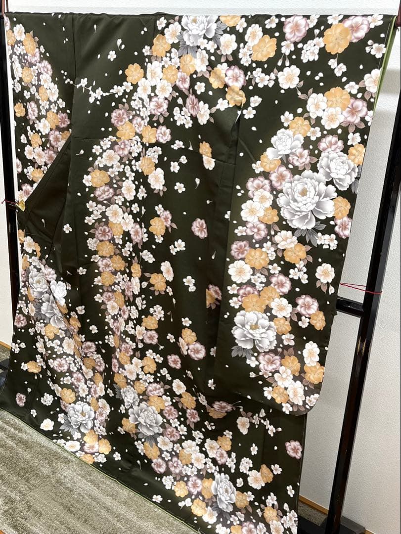 ポリエステル 振袖 牡丹 紋意匠 ぼかし八掛 躾糸付き FU053 - メルカリ