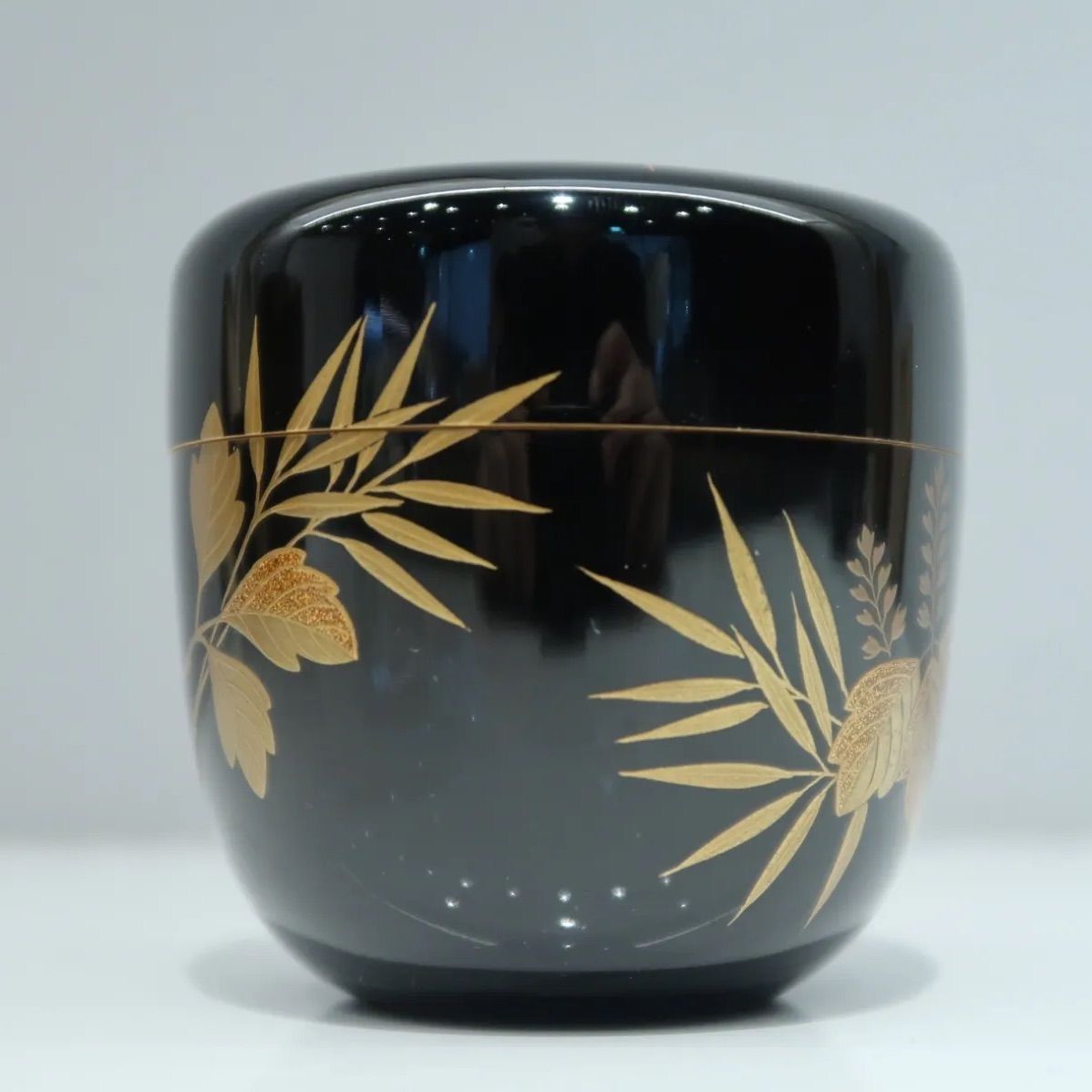 茶道具】湯浅華暁 桐竹蒔絵真塗大棗 内朱金溜地 - メルカリ