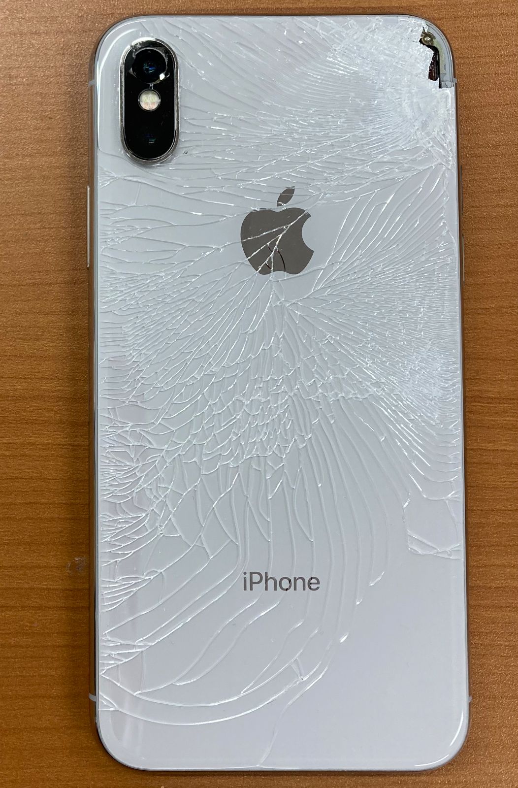 ジャンク品 iPhone Ⅹ シルバー 64GB 背面破損・内部露出ほか Apple