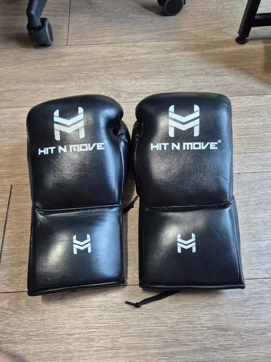 HIT N MOVE suvari 馬の尻尾 グローブ 14 oz