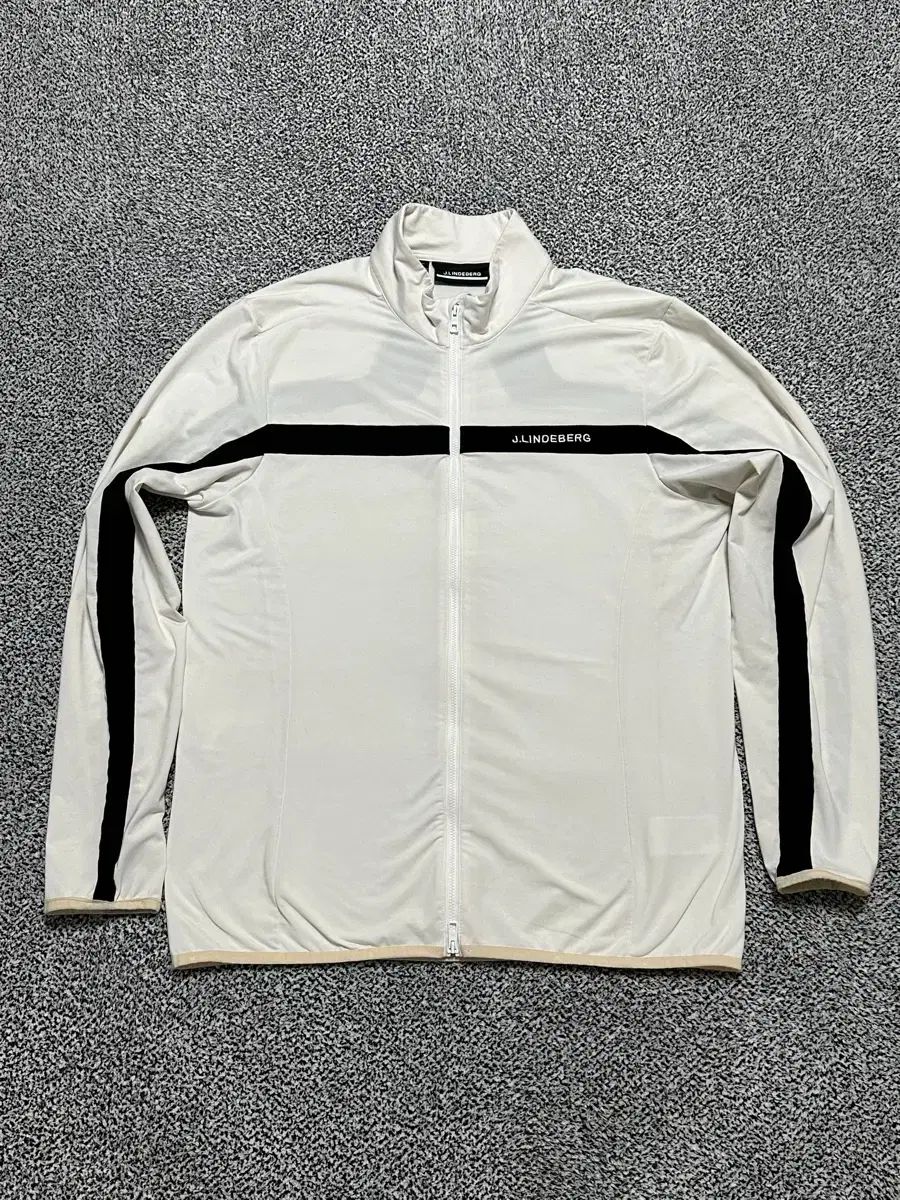 J.LINDEBERG(J.リンドバーグ) 正規品 卸売 / メンズ105 / 最新