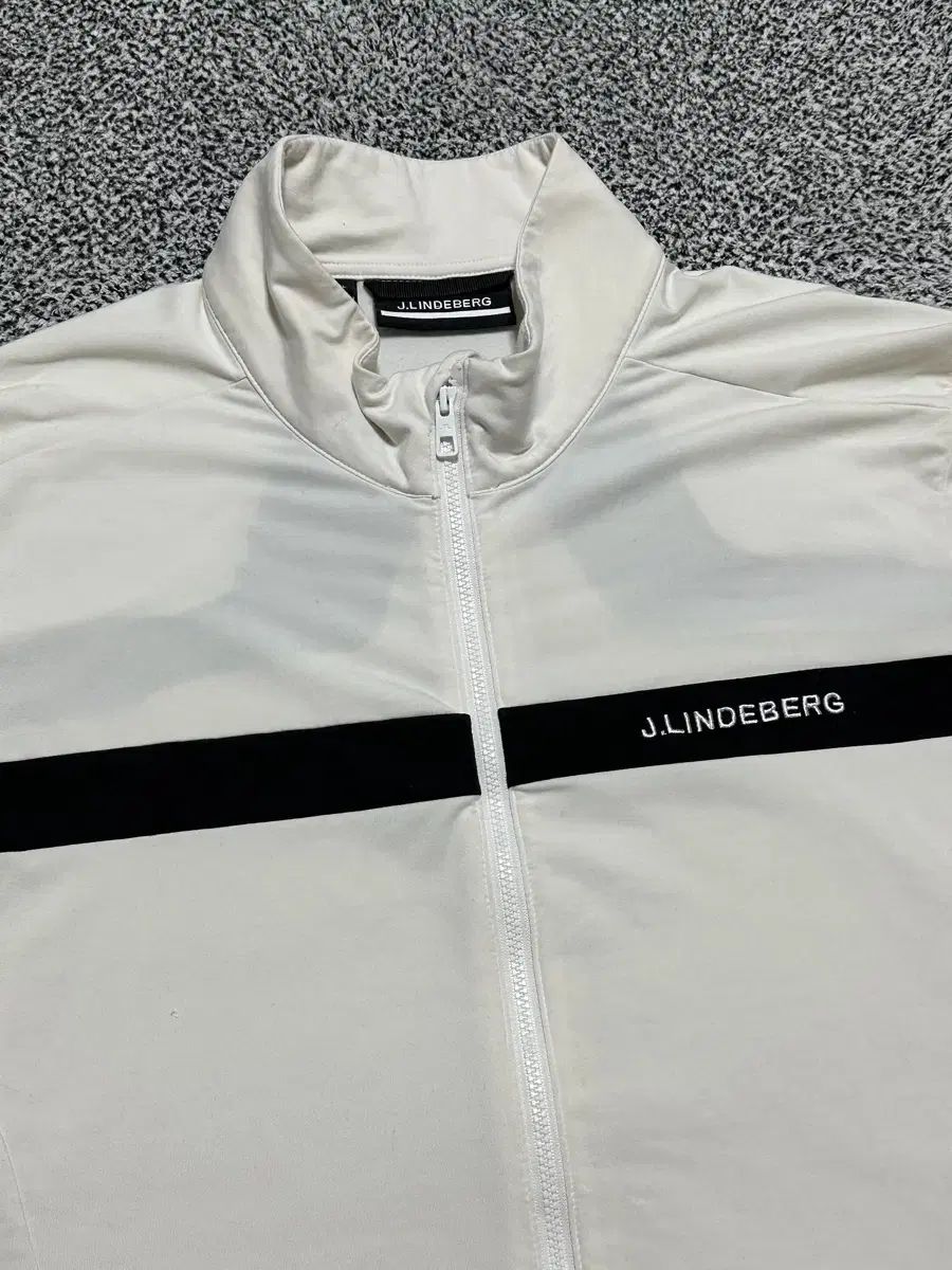 J.LINDEBERG(J.リンドバーグ) 正規品 卸売 / メンズ105 / 最新