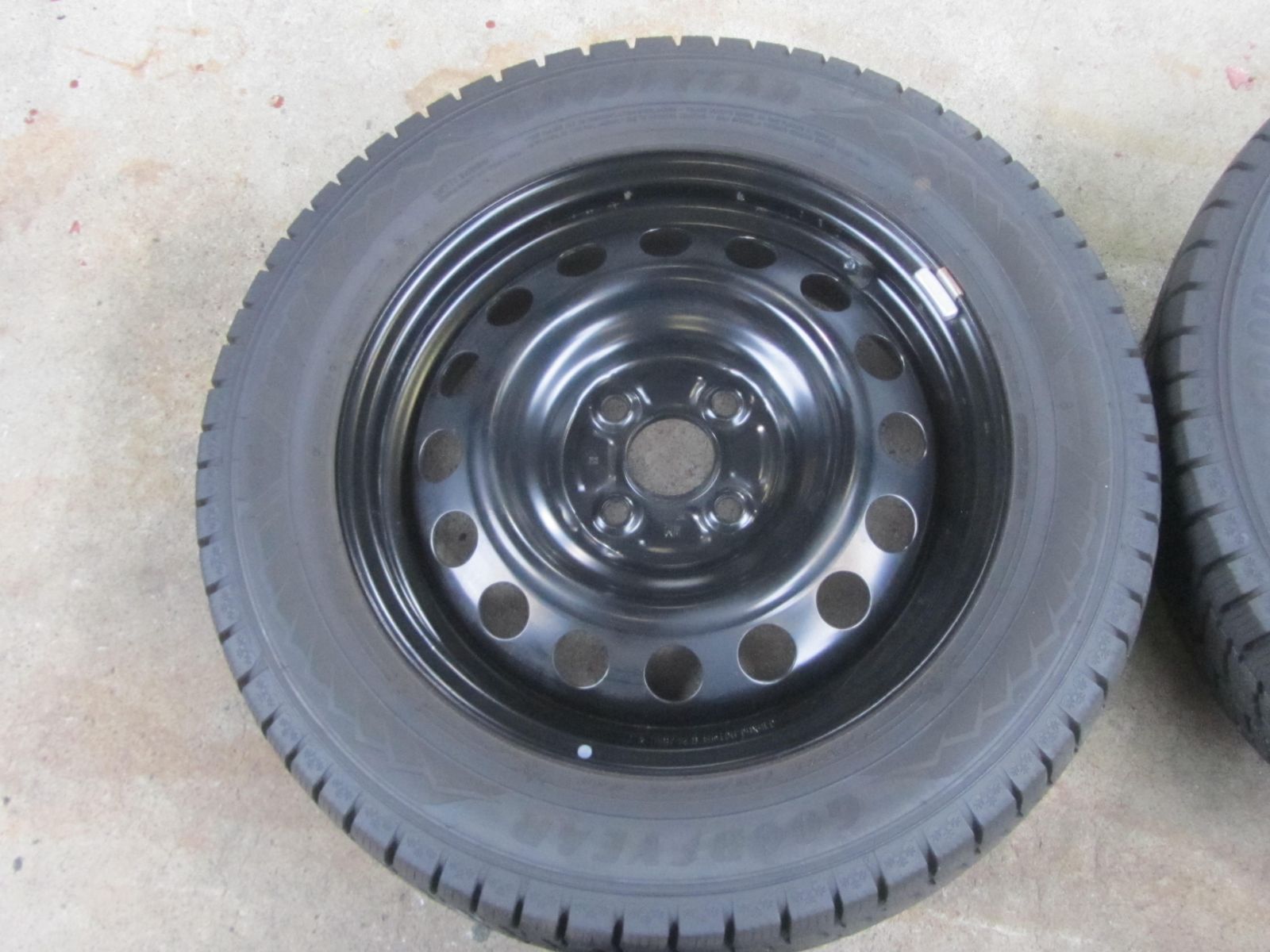 人気商品】175/65R15 スタッドレス グッドイヤー アイスナビ8 カローラ