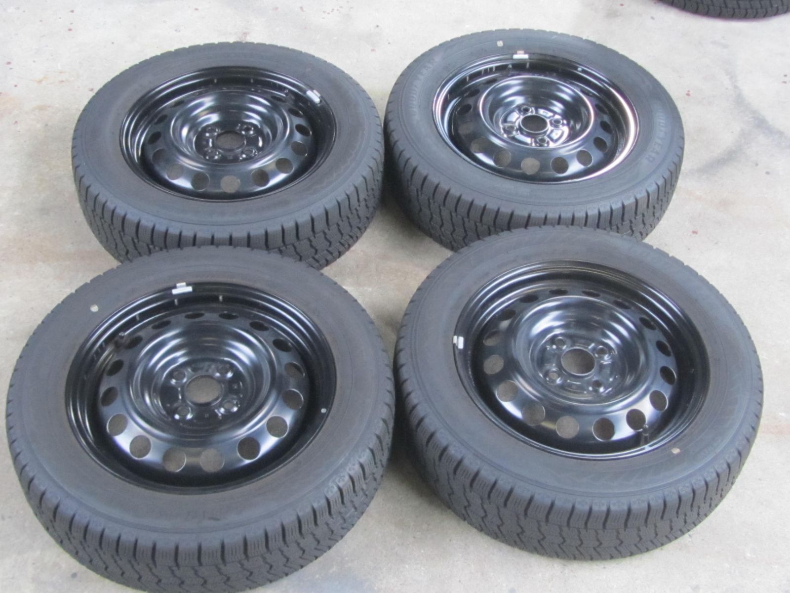 人気商品】175/65R15 スタッドレス グッドイヤー アイスナビ8 カローラ