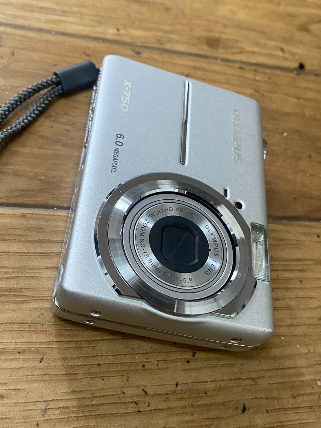 美品　OLYMPUS X-750　コンパクトデジタルカメラ 美品 OLYMPUS オリンパス X-750 コンパクトカメラ デジカメ デジタル