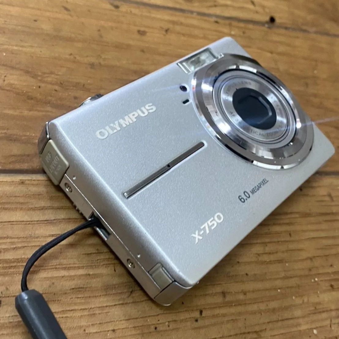 美品　OLYMPUS X-750　コンパクトデジタルカメラ 美品 OLYMPUS オリンパス X-750 コンパクトカメラ デジカメ デジタル