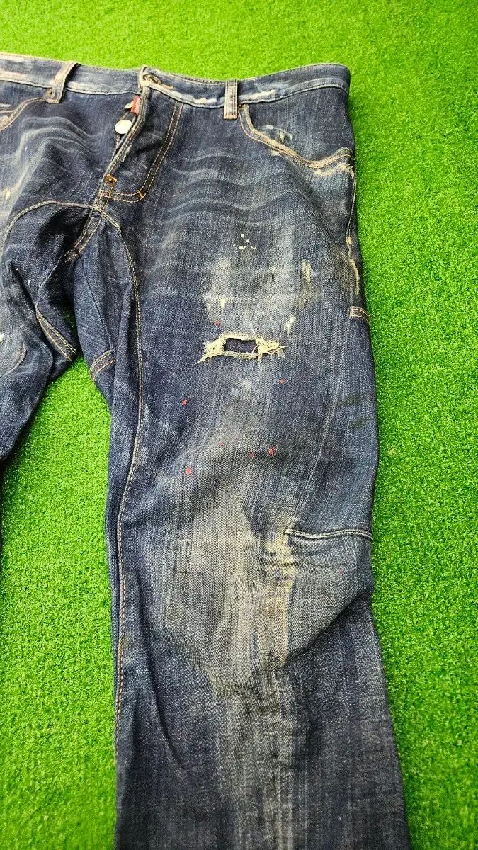 新世界 正規品) DSQUARED2 バイカーデニム ダメージジーンズ 48 - メルカリ