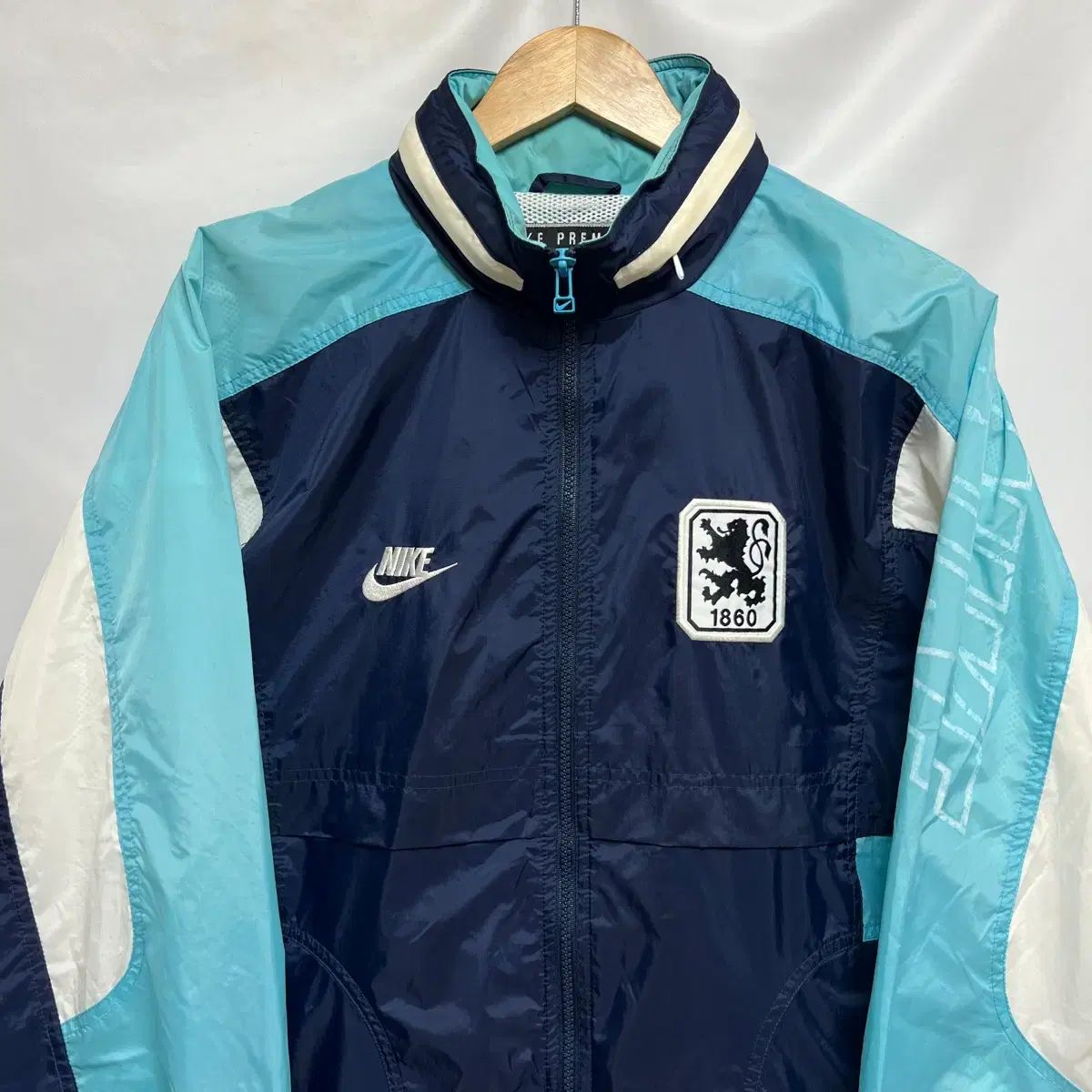 |海外M NIKE FCバイエルン ミュンヘン1860 オールドスクール ム ウーブン ウィンドブレーカー