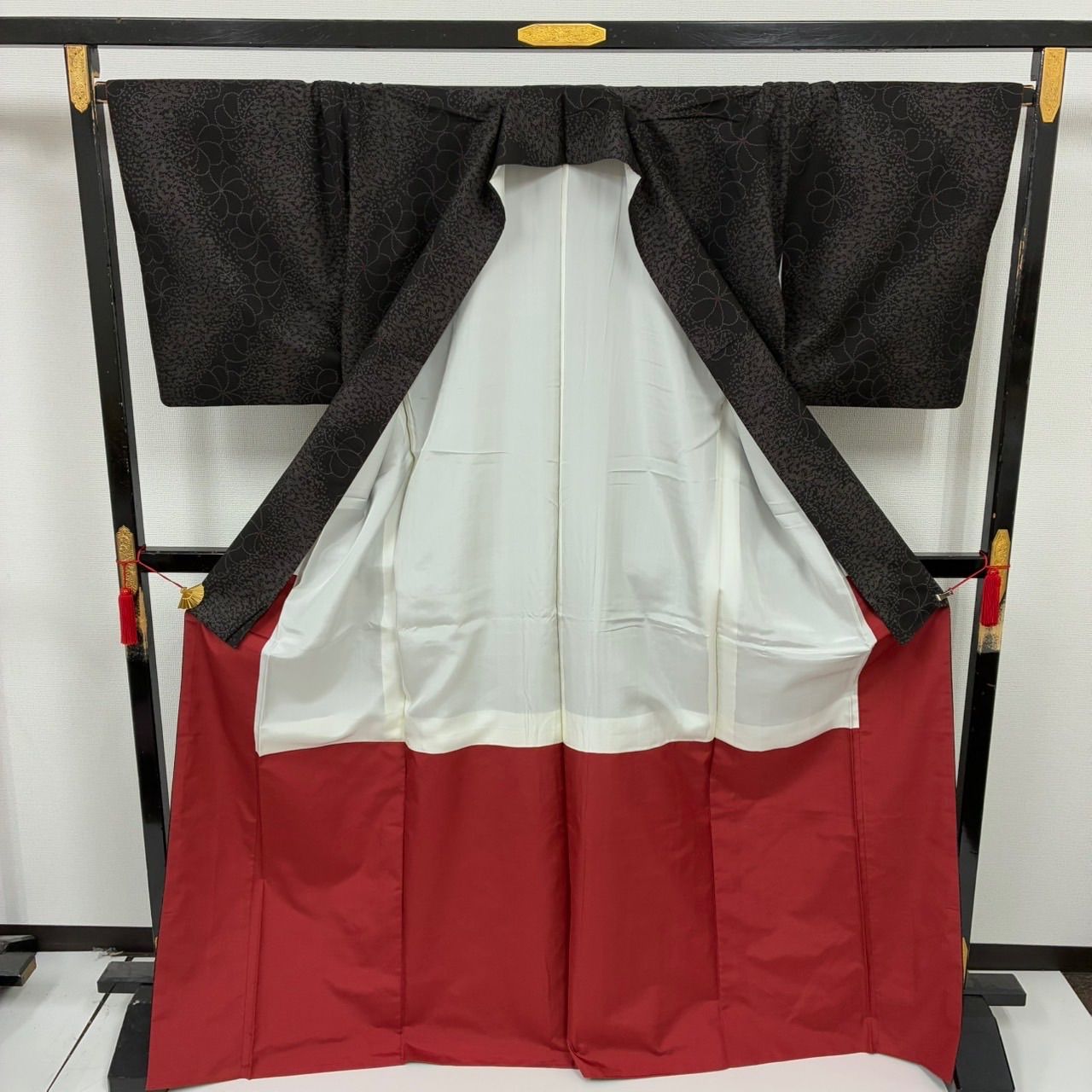 Shimoji様 本場大島紬 地空き 裄67 カタス式 素敵な絣柄AK-5262 Shimoji様 本場大島紬 地空き 裄67 カタス式 素敵な絣柄AK-5262