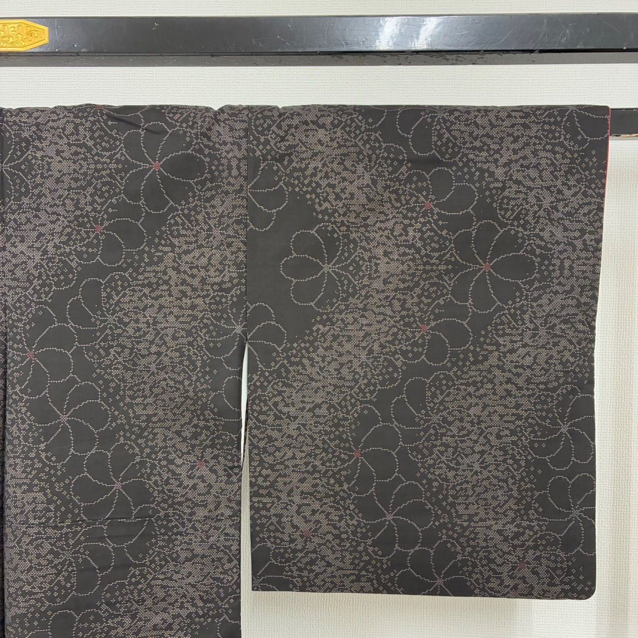 本場大島紬 地空き カタス式 裄67.5 捻り梅 美しい絣柄 正絹 着物 MK