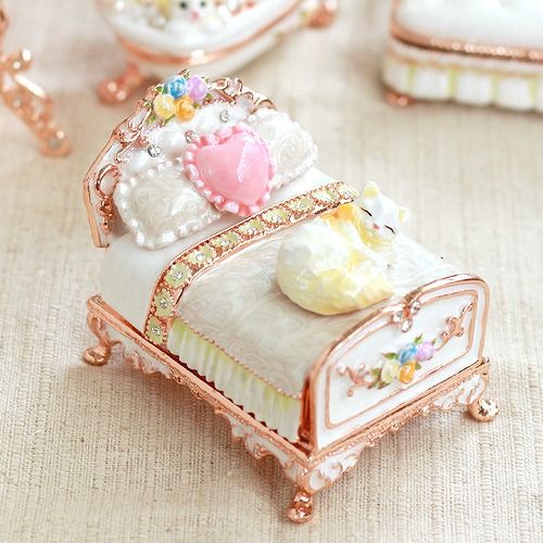 新品 未使用】ジュエリーボックス ミニチュア ベッド 家具 ホワイト