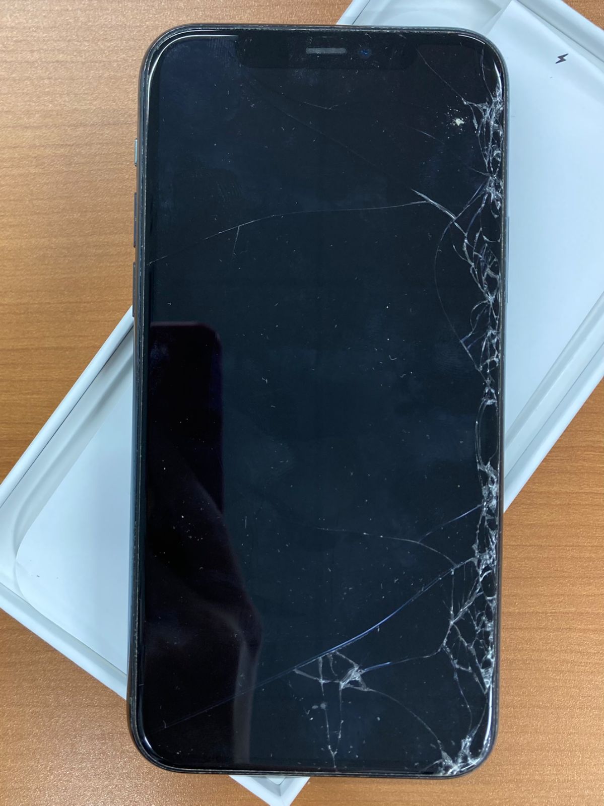 ジャンク品 iPhone 11 Pro 256GB ミッドナイトグリーン 画面破損