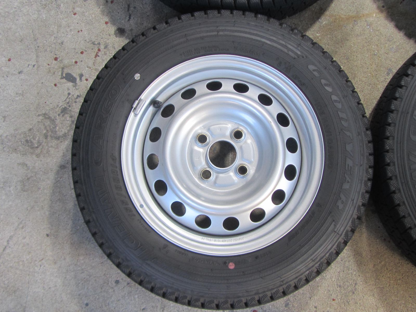 グッドイヤー アイスナビカーゴ