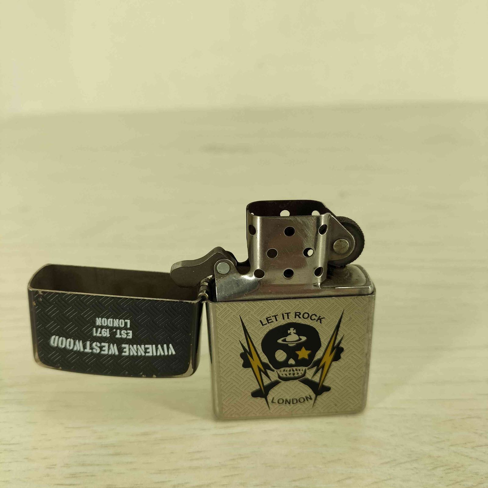 ヴィヴィアンウエストウッド Vivienne Westwood ドクロデザイン ZIPPO