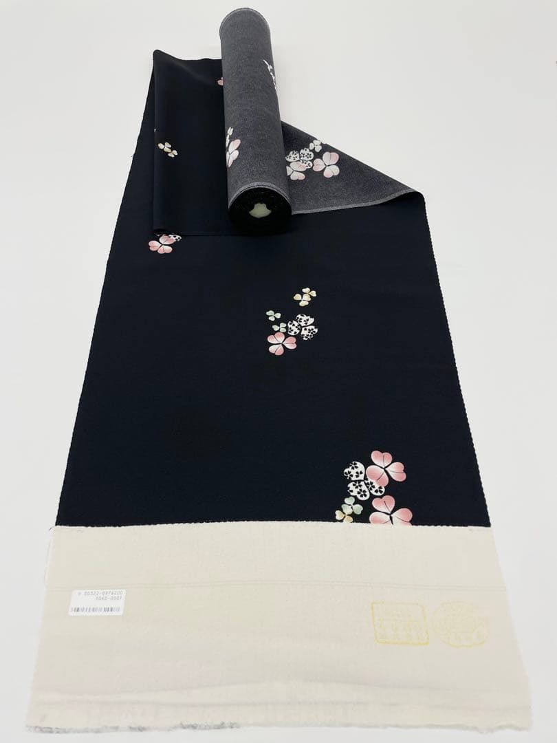 小紋 飛び柄 三つ葉 桜 黒 反物 正絹 O123 - メルカリ