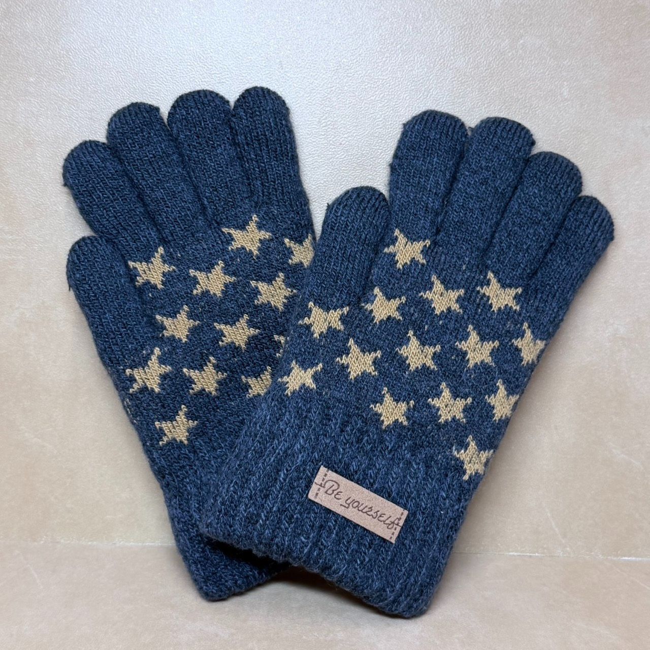 a012【新品・未使用品】キッズ手袋 ネイビーxイエロー 星柄 ニット