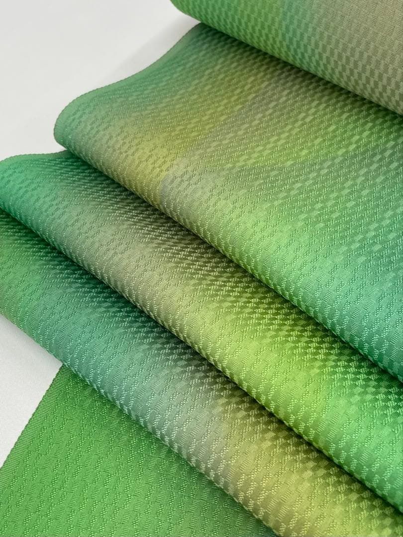 小紋 染め分け 紋意匠 正絹 反物 T9136 - メルカリ