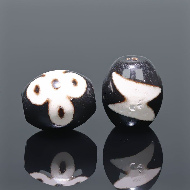 Z70-2〕【 天珠】約14x12mm 閃電五眼天珠 守り 開運 風水 【ランダム