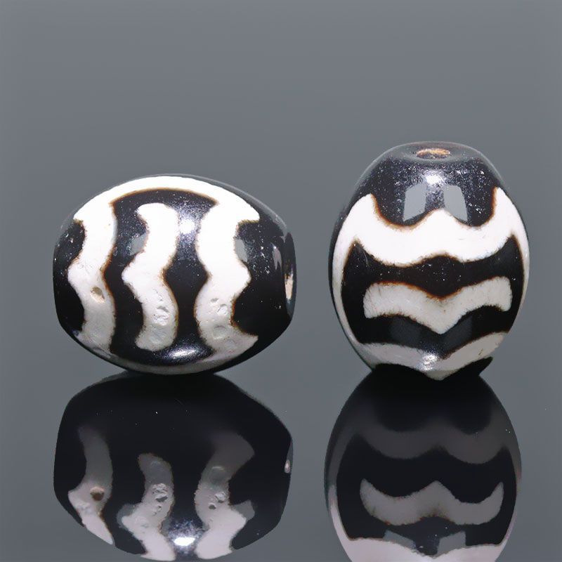 超激レア珍品　希少　財神天珠 風水 Z69-5〕【 天珠】約18x13mm 虎牙三眼天珠 守り 開運 風水 【ランダム