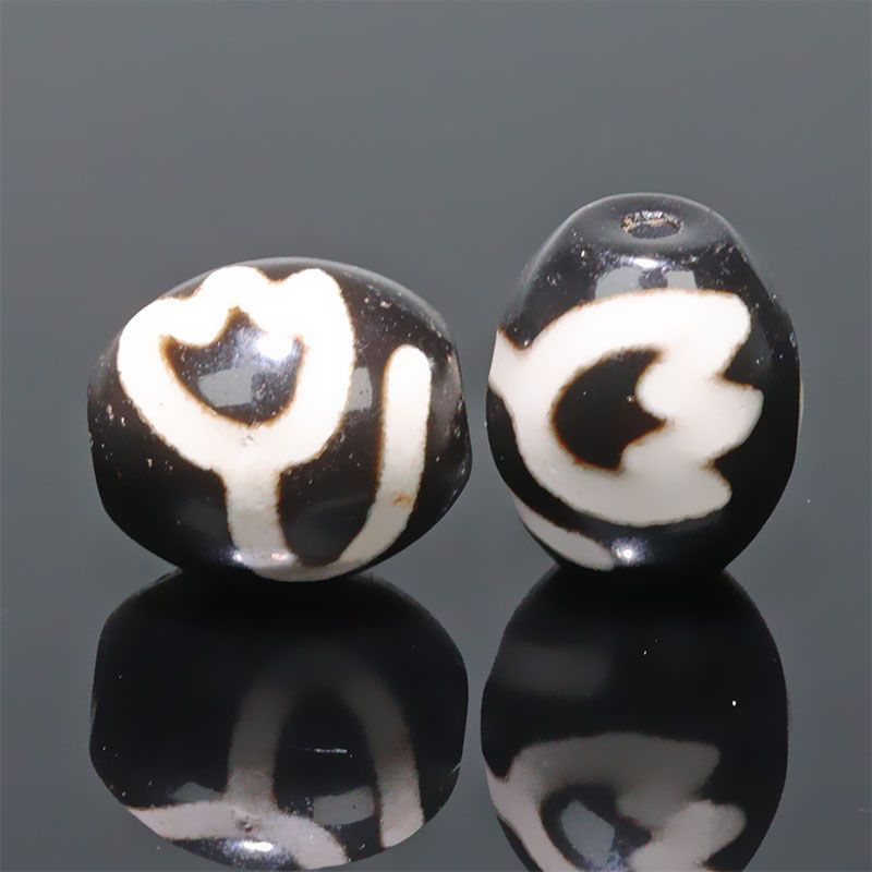 Z70-12〕【 天珠】約14x12mm 蓮花天珠 開運 風水 【ランダム発送