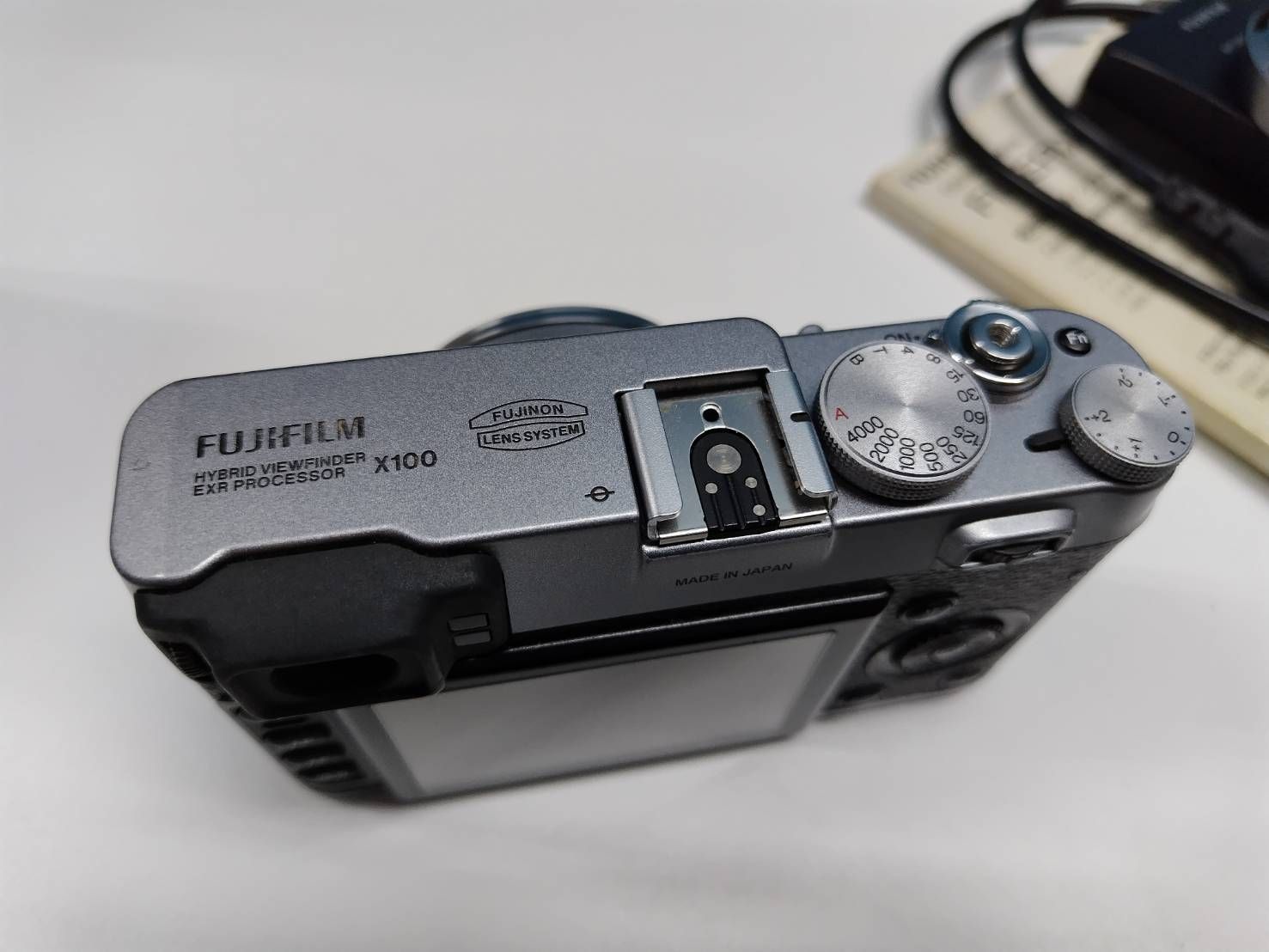 デジタルカメラ シルバー