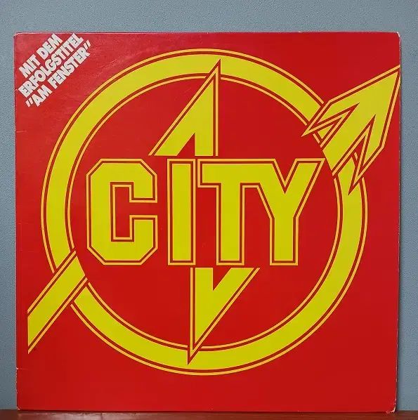 City Am Fenster At The Window