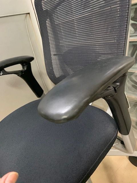 オカムラ コンテッサチェア