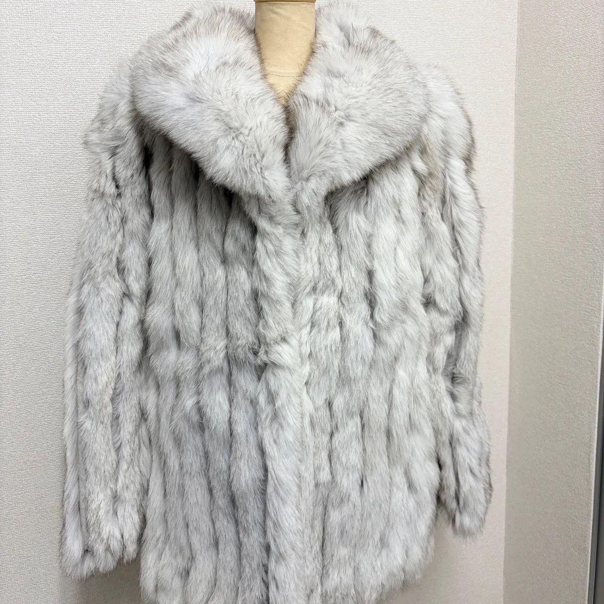 SAGA FOX フォックスファーコート 白 毛皮 リアルファー C2511285