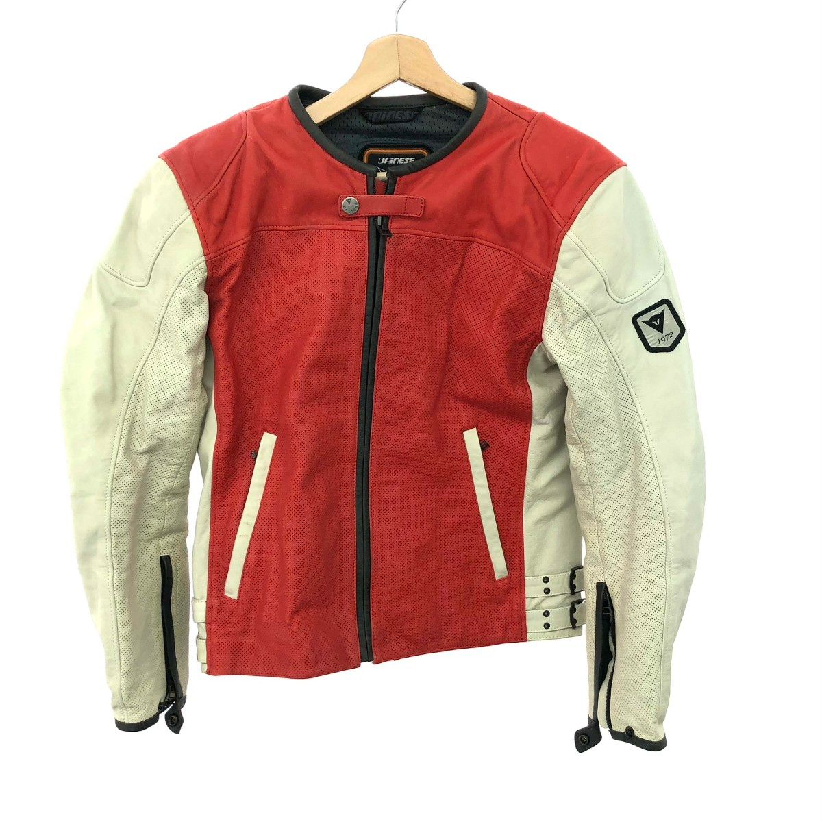 DINESE ライダースジャケット新品タグ付き DAINESE ダイネーゼ ライダースジャケット 50 パンチレザー/バイカラー