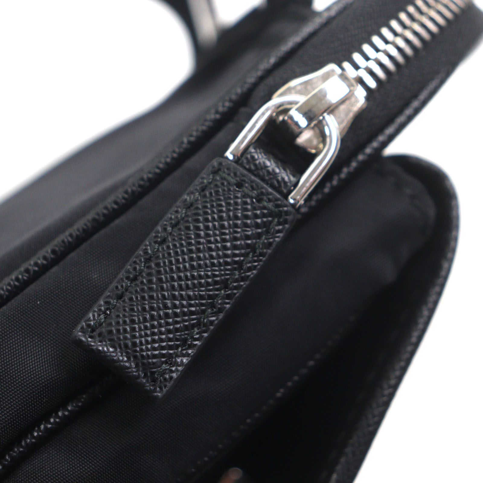 極美品▼PRADA プラダ 2ZH194 サフィアーノレザー ReNylon トライアングルロゴ スマートフォンケース ボディバッグ メンズ 定価242000円 極美品▽PRADA プラダ 2ZH194 サフィアーノレザー ReNylon