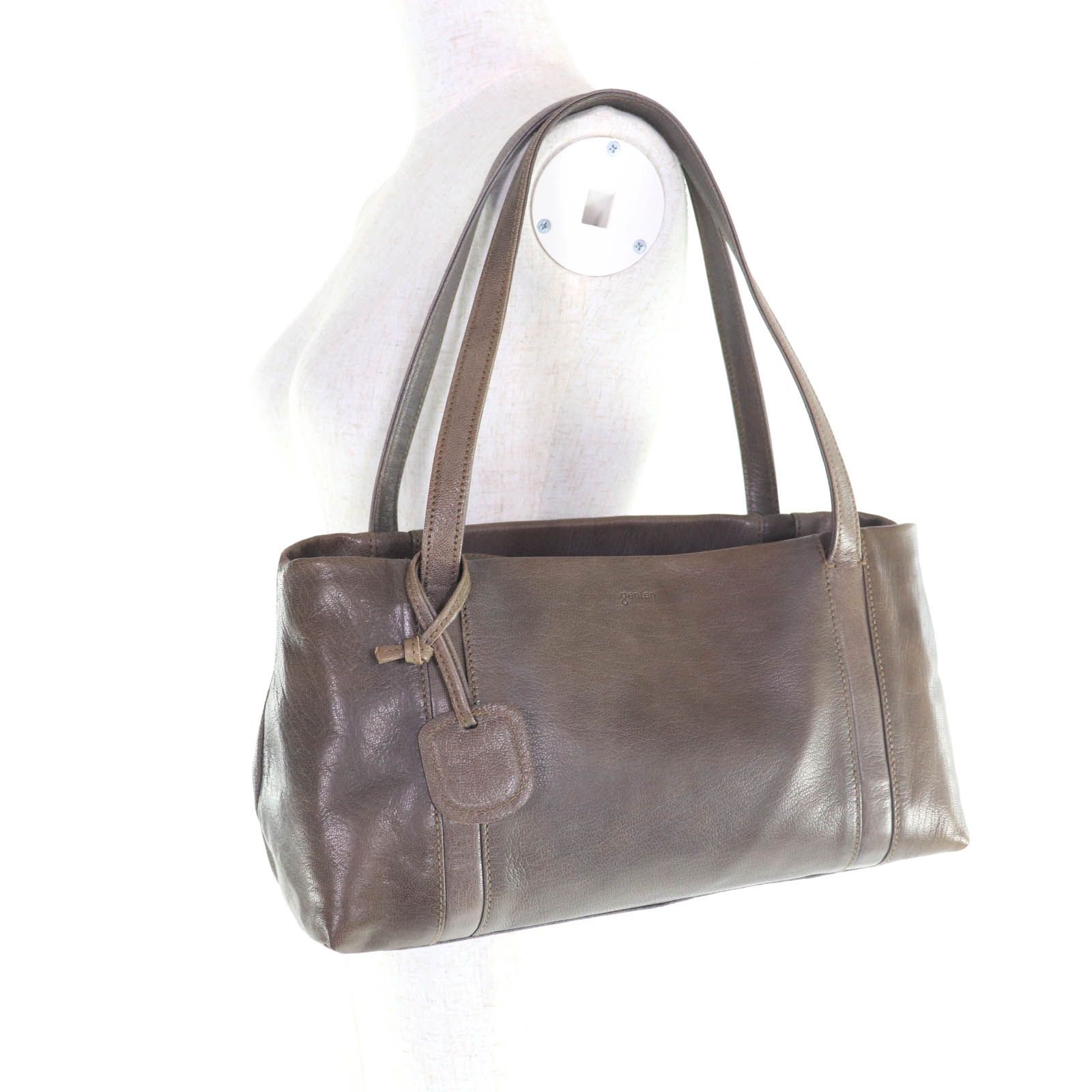 極美品　保存袋付き　ゲンテン　ハンドバッグ ゴートヌメ　横長　ロゴ型押し　黒　革 極美品 保存袋付き ゲンテン ハンドバッグ ゴートヌメ 横長 ロゴ型押し