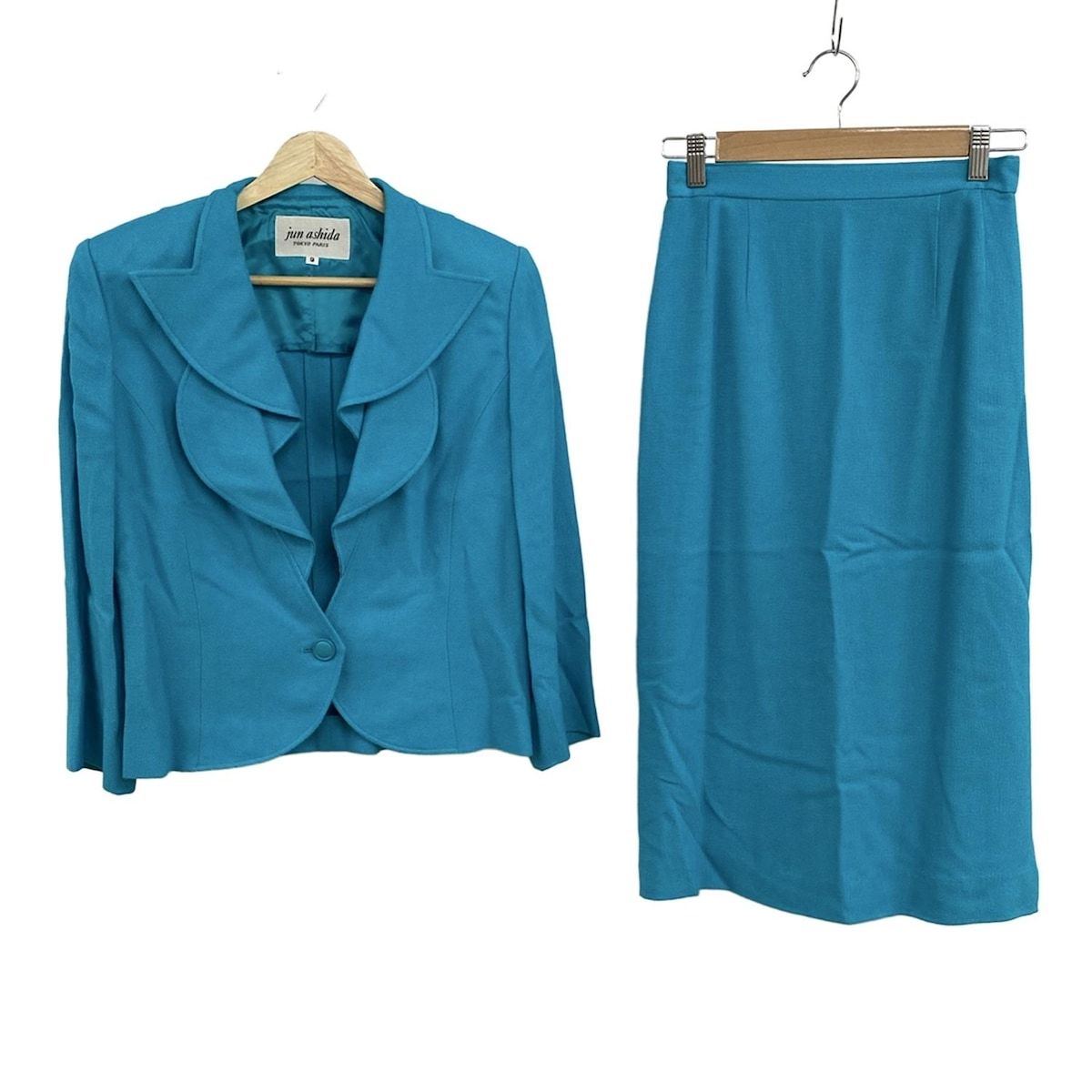 swallowレオナール　LEONALD スカートスーツ LEONARD(レオナール) スカートスーツ レディース美品 - ライトブルー