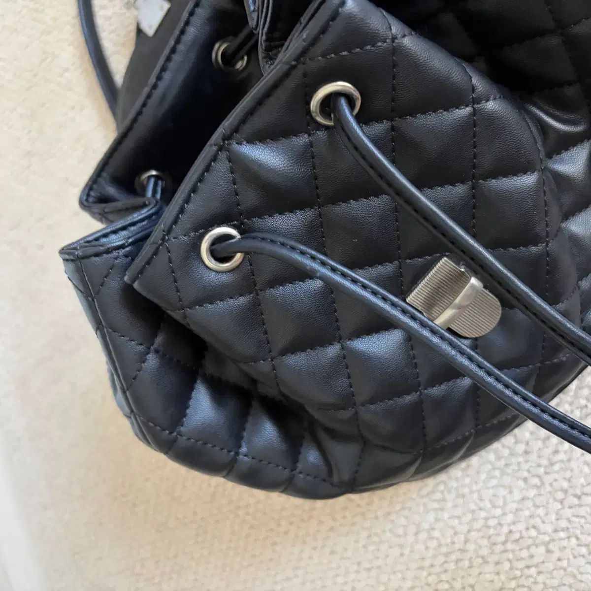 キルティング ブラック