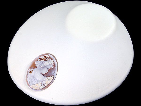 ジュエリー極】作家品サイン有り 素敵な貴婦人と花の彫刻 高級3層