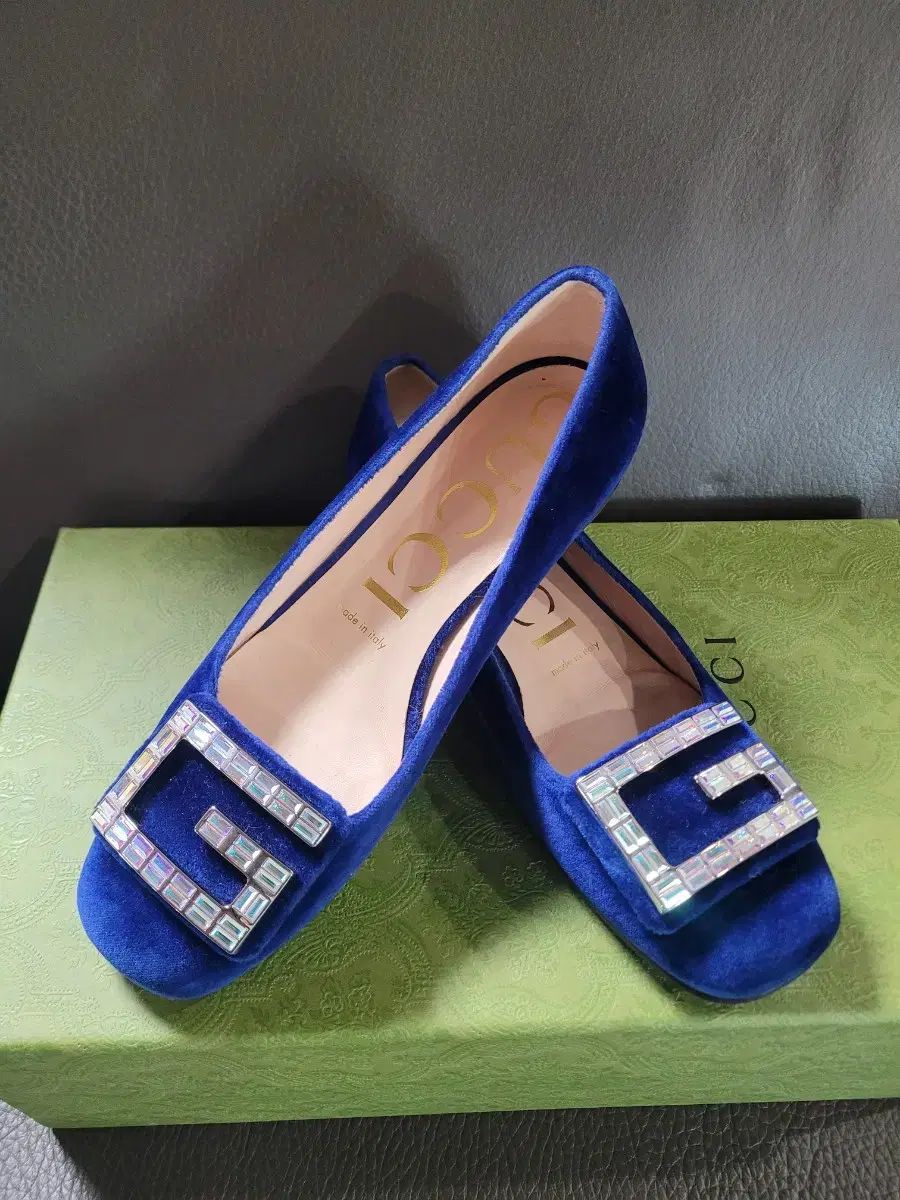 グッチ Gフレーム クリスタル フラット