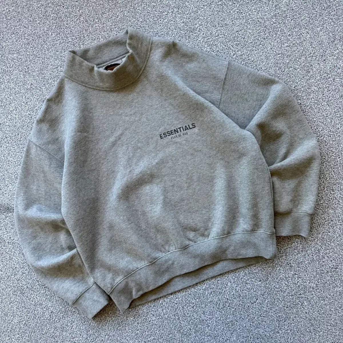 エッセンシャル モクネック スウェット