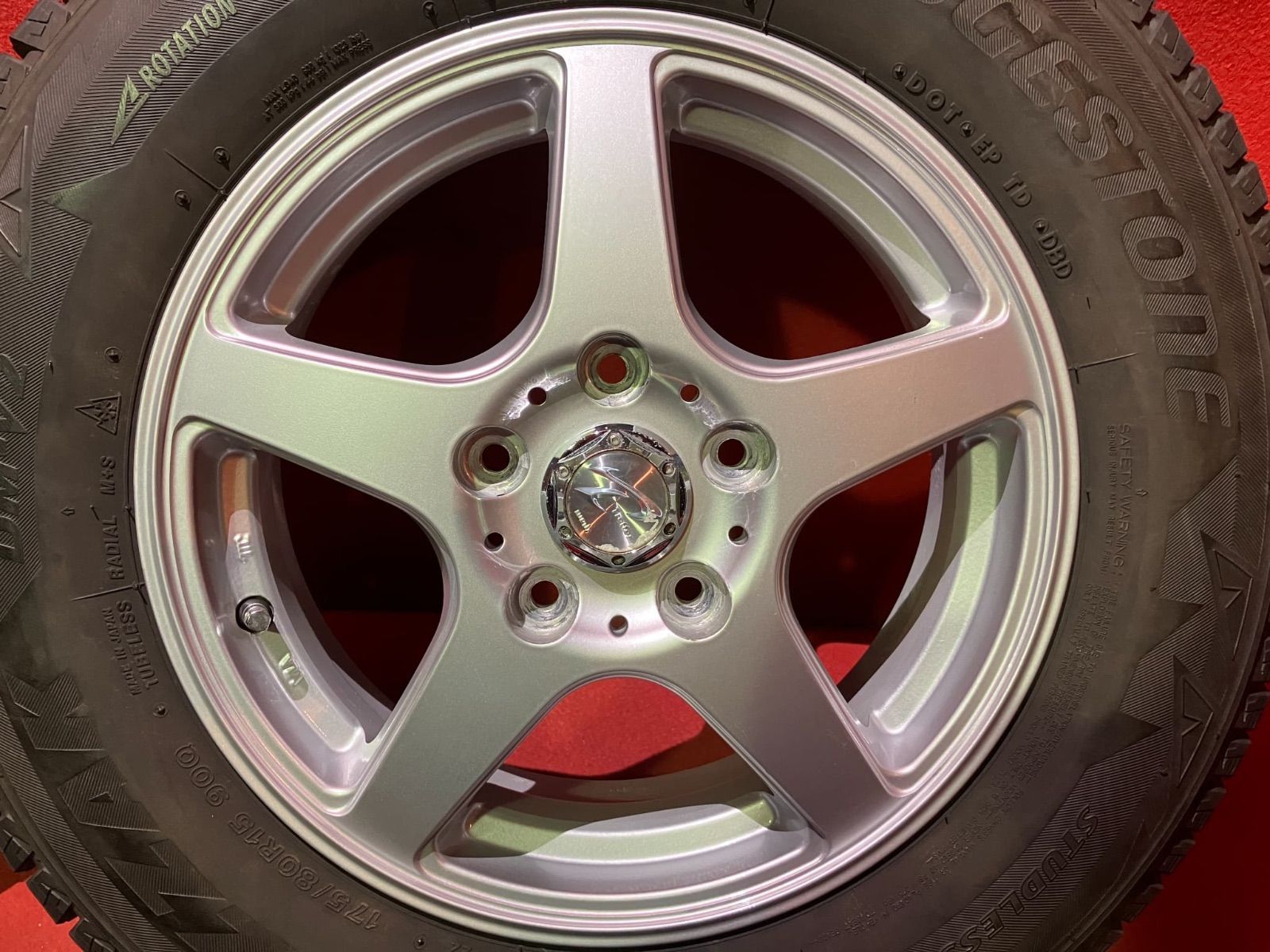 スタッドレスタイヤホイールセット 175 80 R 15 DM V 2 x 5 0 50 114 3 H 社外 トレファー 4本SET