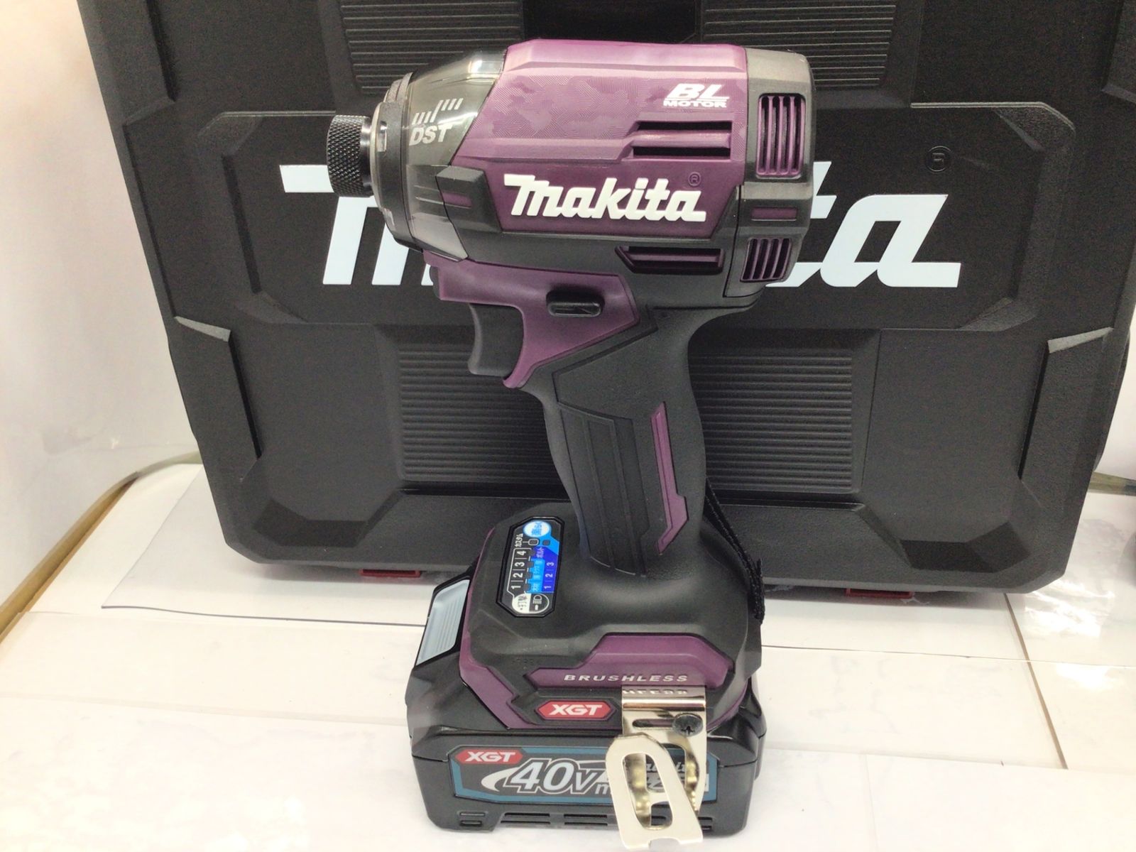 ♥ マキタ 40 Vmax 充電式インパクトドライバ オーセンティックパープル バッテリー 充電器付 エコツー M 02