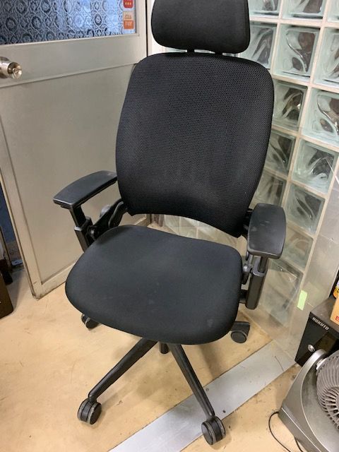 Steelcase デスクチェア 黒 ランバーサポート