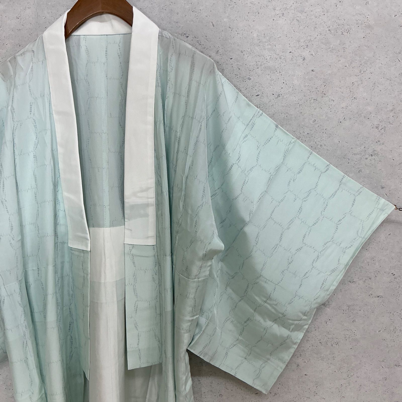 正絹 グレージュ 菊唐草 長襦袢 未使用 袖無双 背抜き 居敷当て ガード加工 kimono+one◇未使用同然◇美品◇長襦袢◇単衣◇正絹◇袖無双◇居敷当て