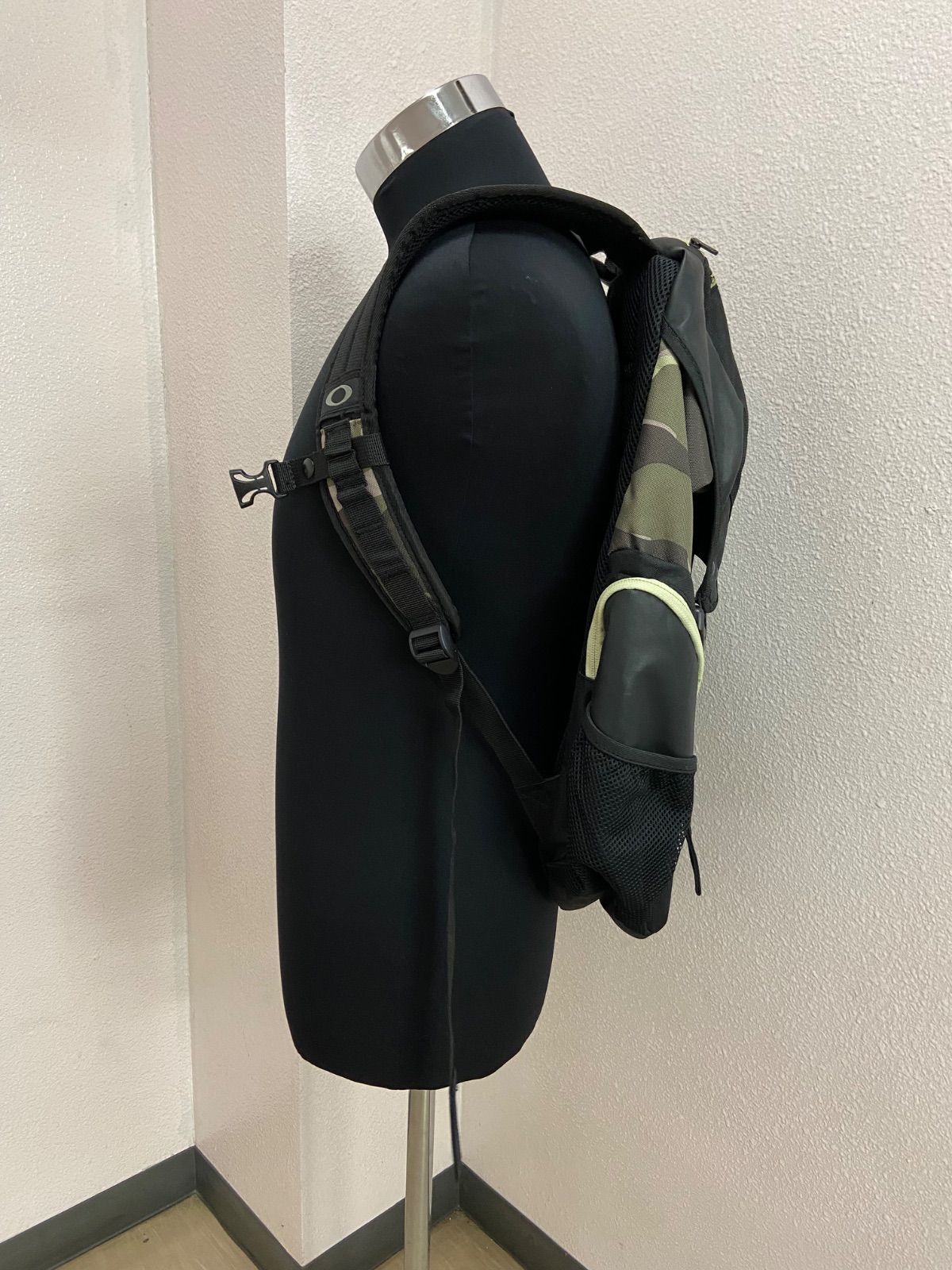 OAKLEY オークリー リュック バックパック カモフラ アウトドア （ME75