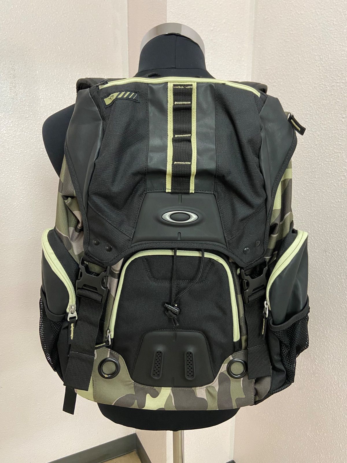 リュック、バックパック OAKLEY オークリー リュック バックパック カモフラ アウトドア （ME75