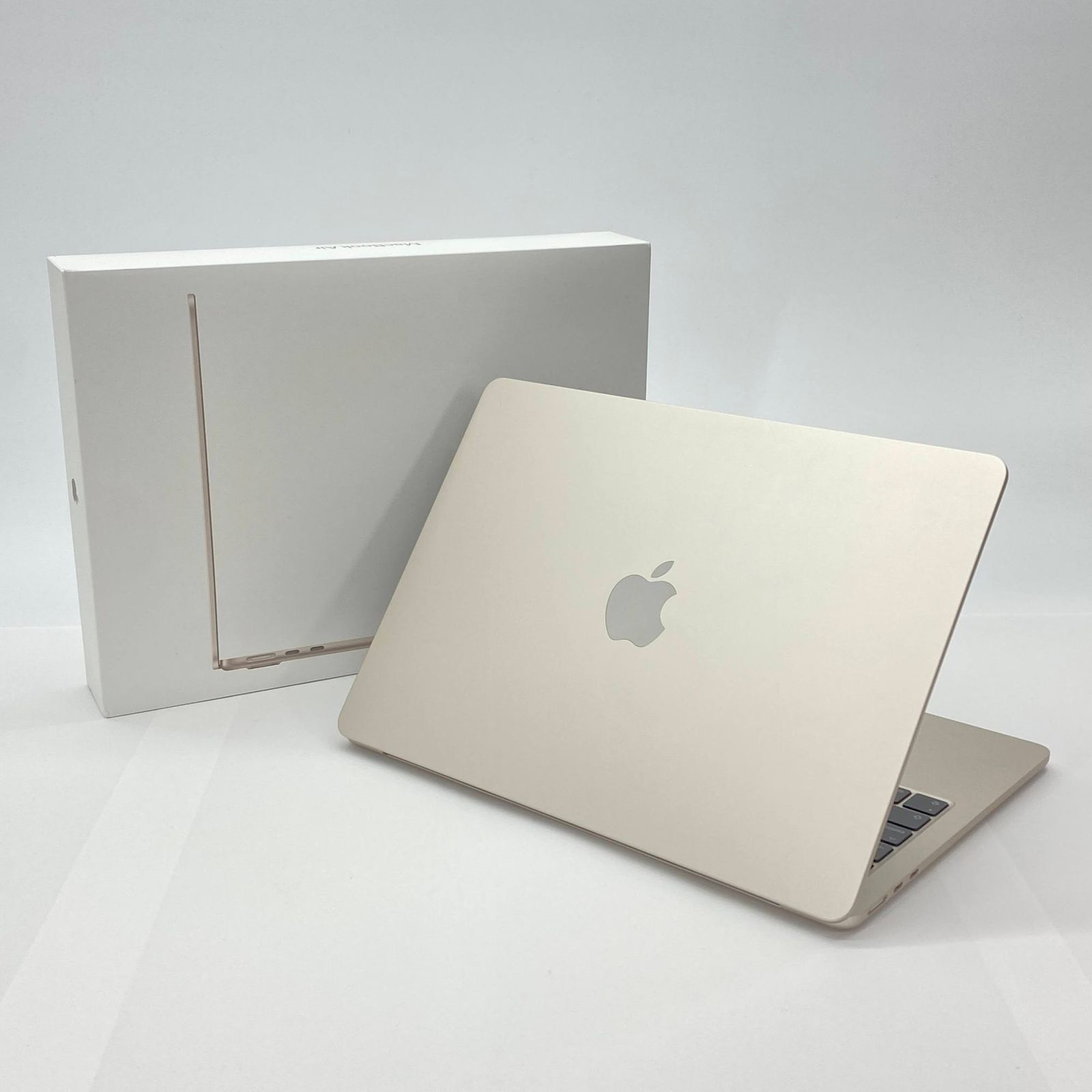 美品 新品同様 Apple MacBook Air 13インチ M4 2025 MW0Y3J/A 16GB SSD