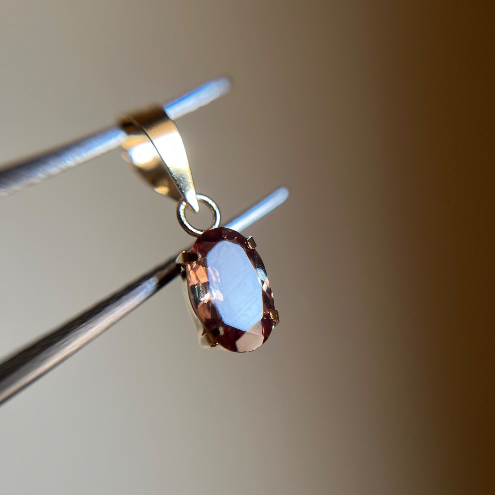 K18 天然石カラーチェンジガーネット オーバル ペンダントトップ