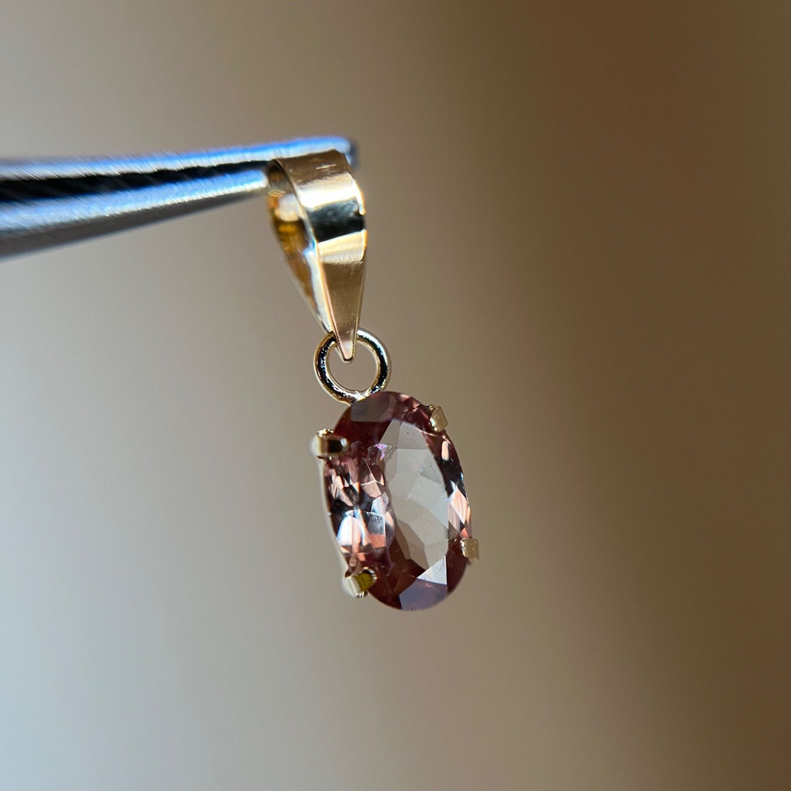 【 k18/ ネックレストップ 】チャーム　ガーネット　オーバル　,赤　ゴールド k18/ ネックレストップ 】チャーム ガーネット オーバル ,赤 ゴールド